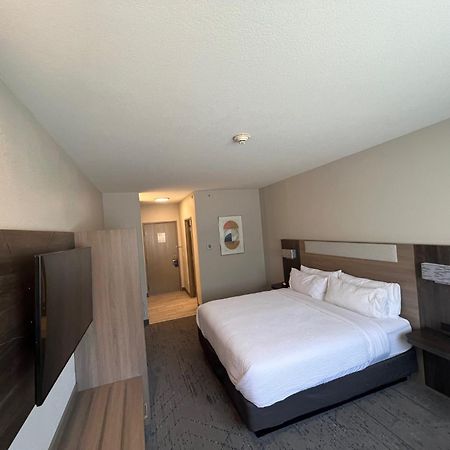 Holiday Inn Express - Wichita North - Park City By Ihg מראה חיצוני תמונה