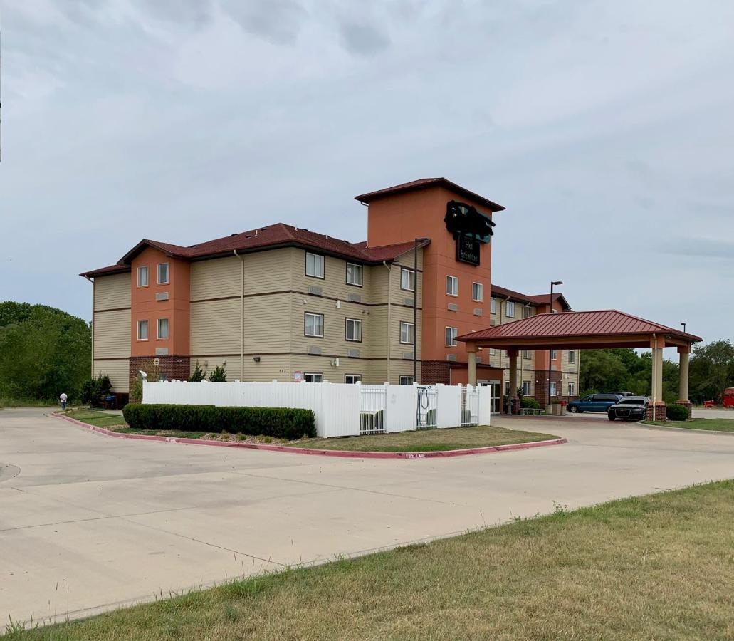 Holiday Inn Express - Wichita North - Park City By Ihg מראה חיצוני תמונה